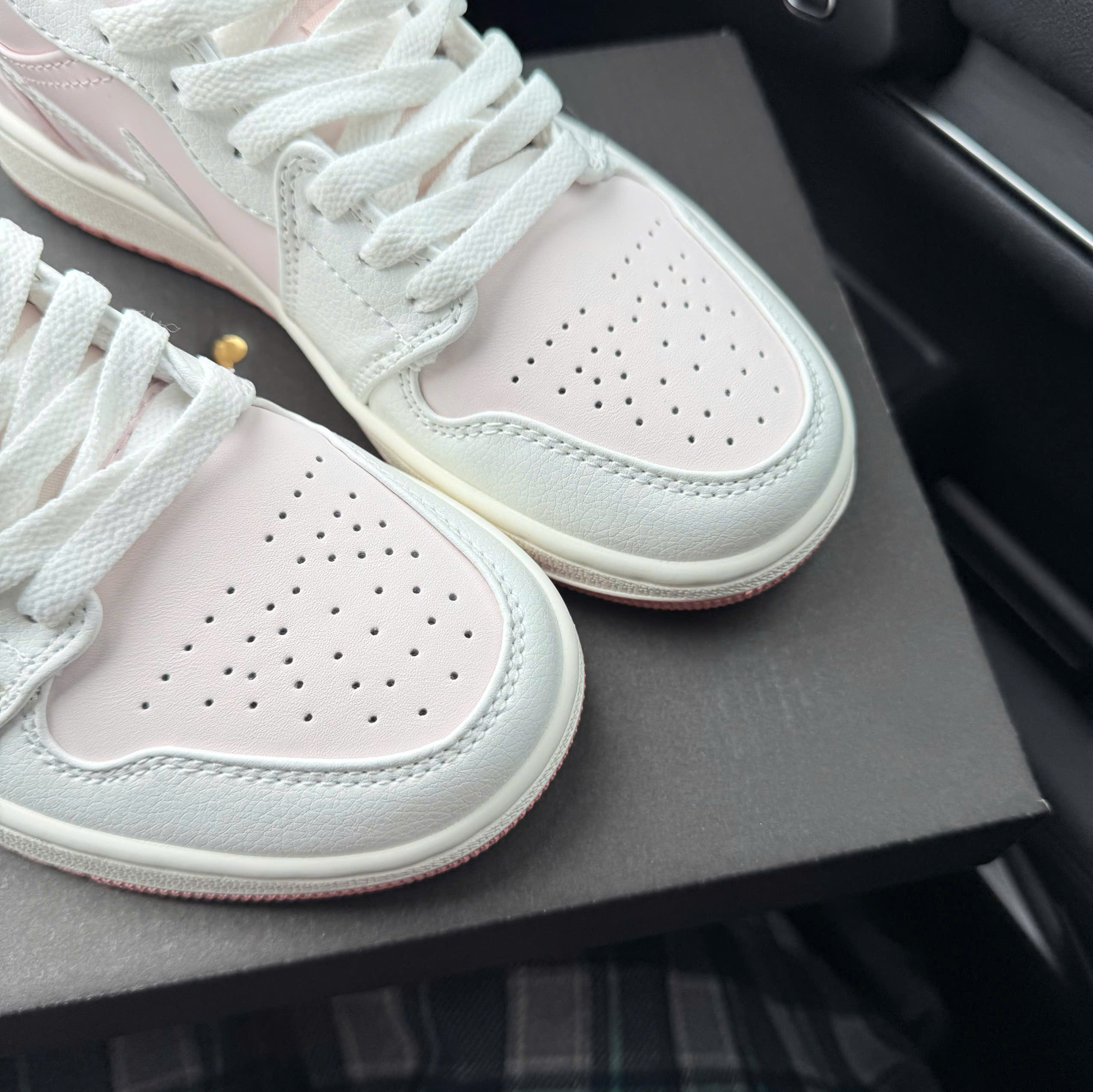 jd1 trắng hồng nhạt thấp SC