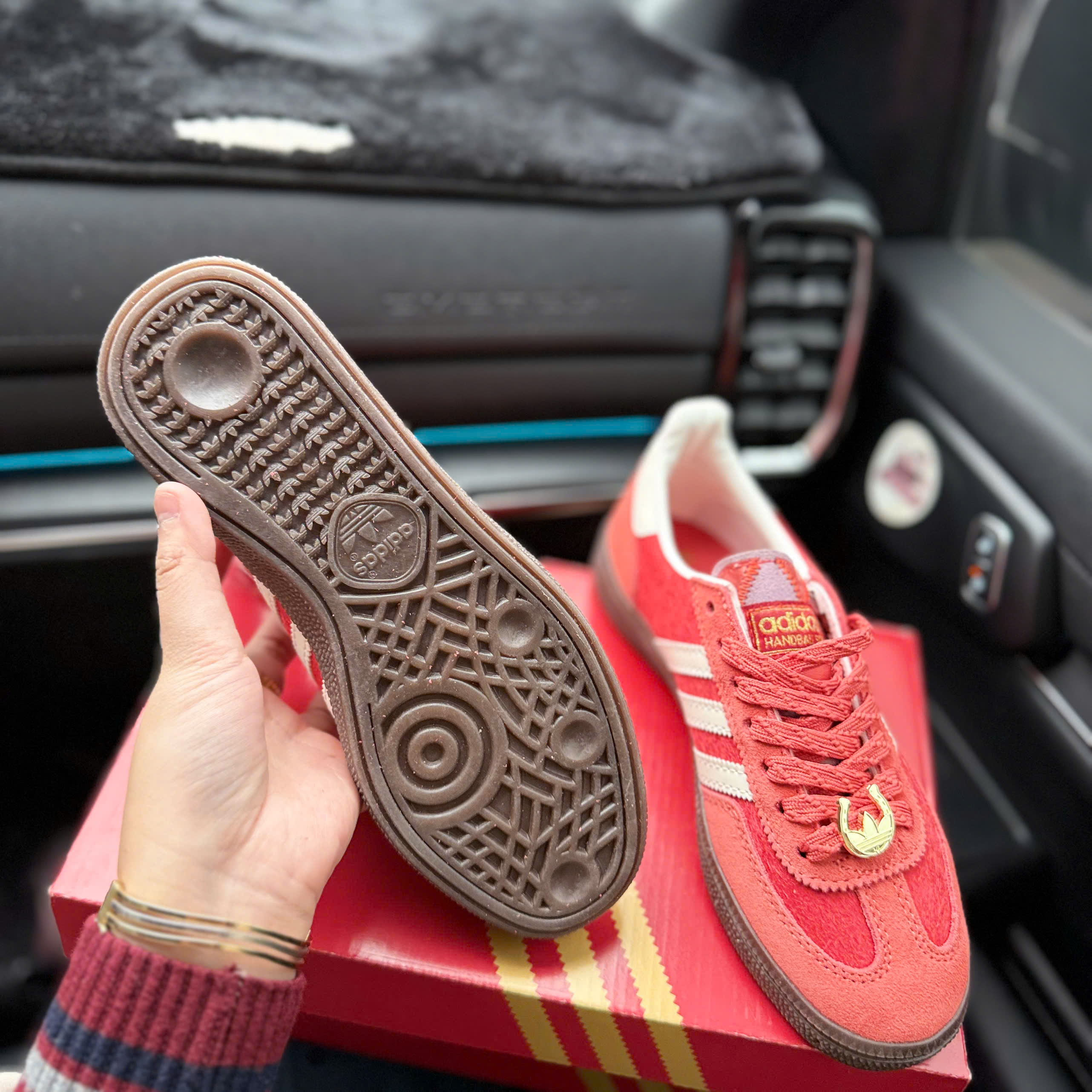 spezial ngựa đỏ