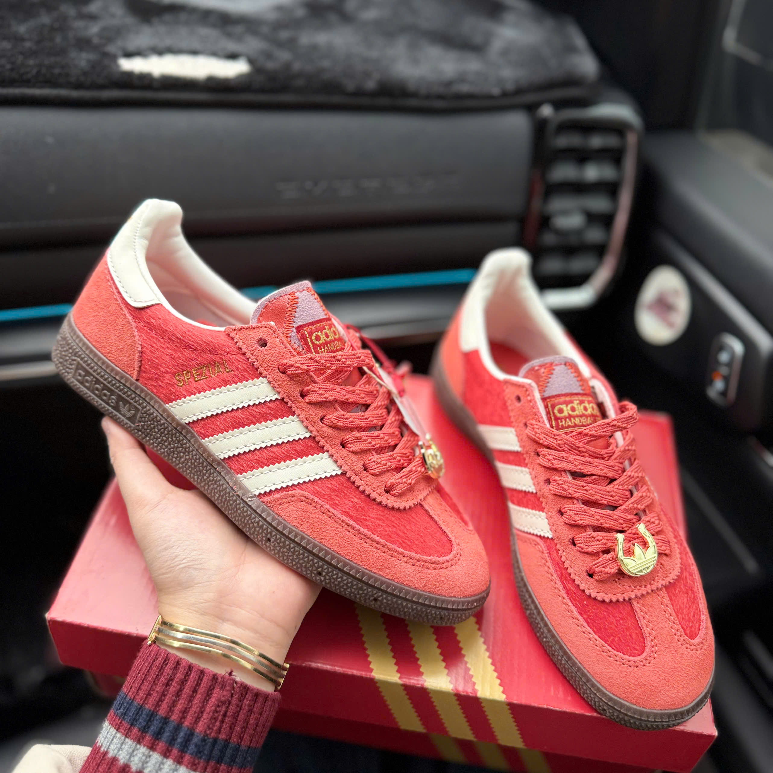 spezial ngựa đỏ