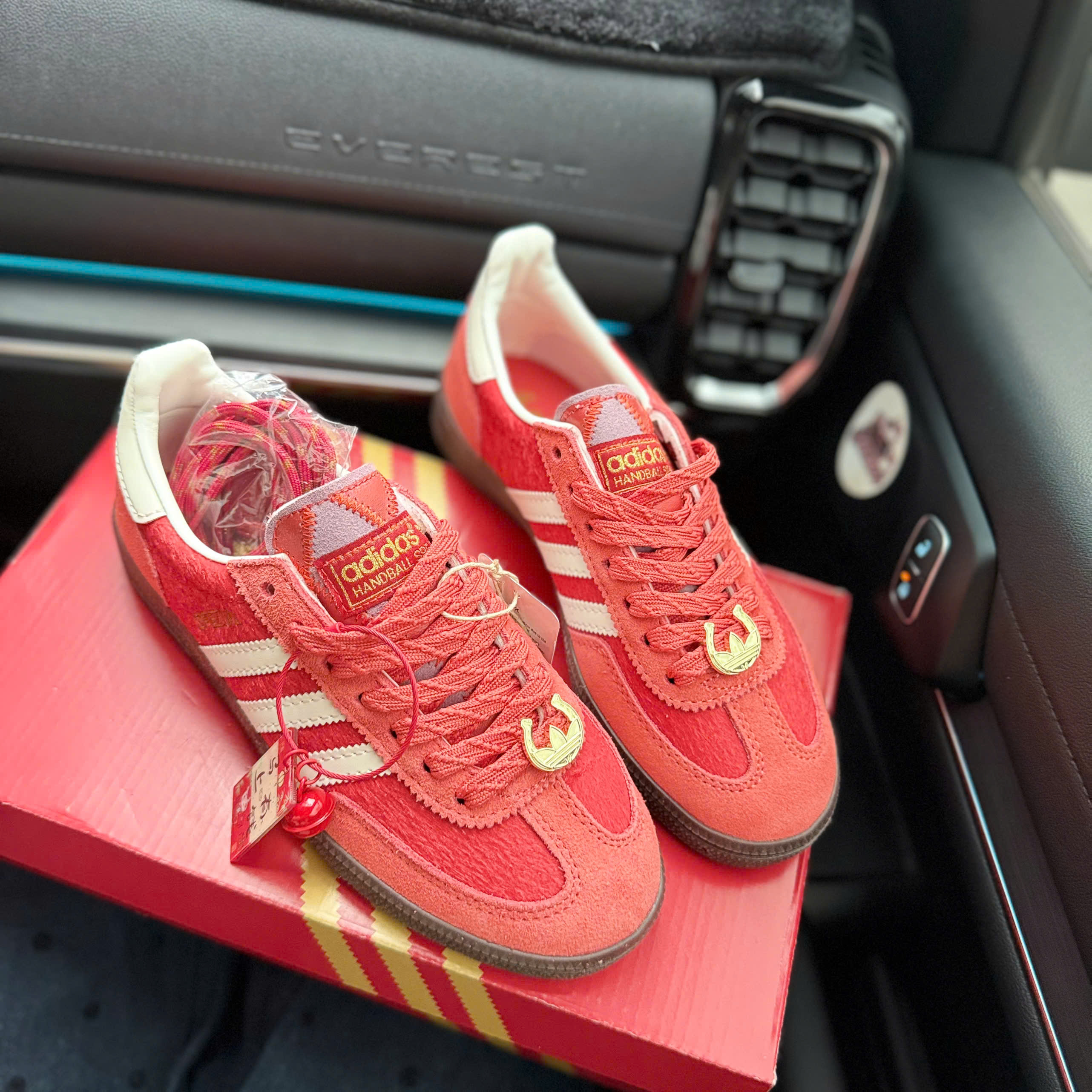 spezial ngựa đỏ