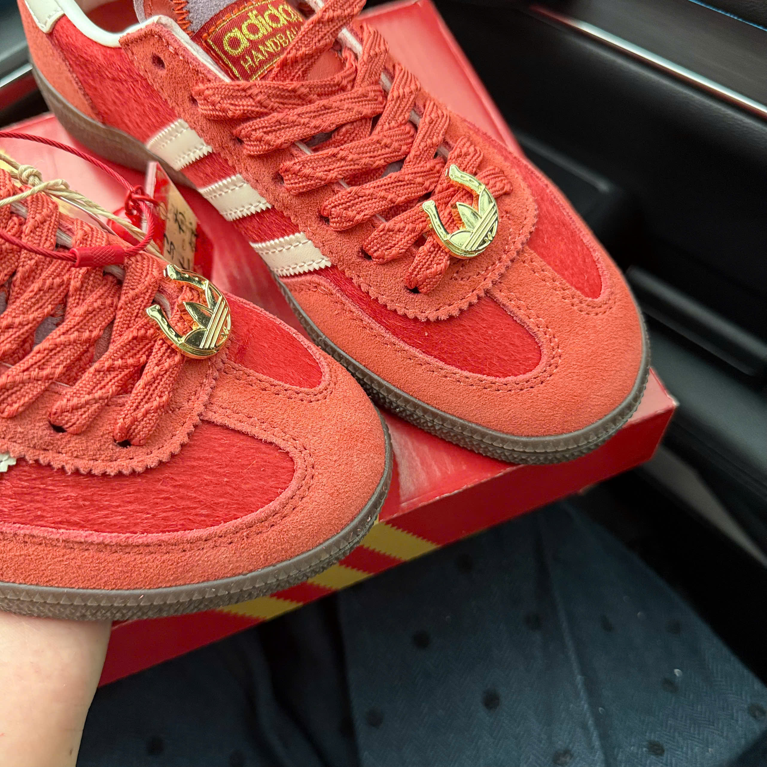 spezial ngựa đỏ