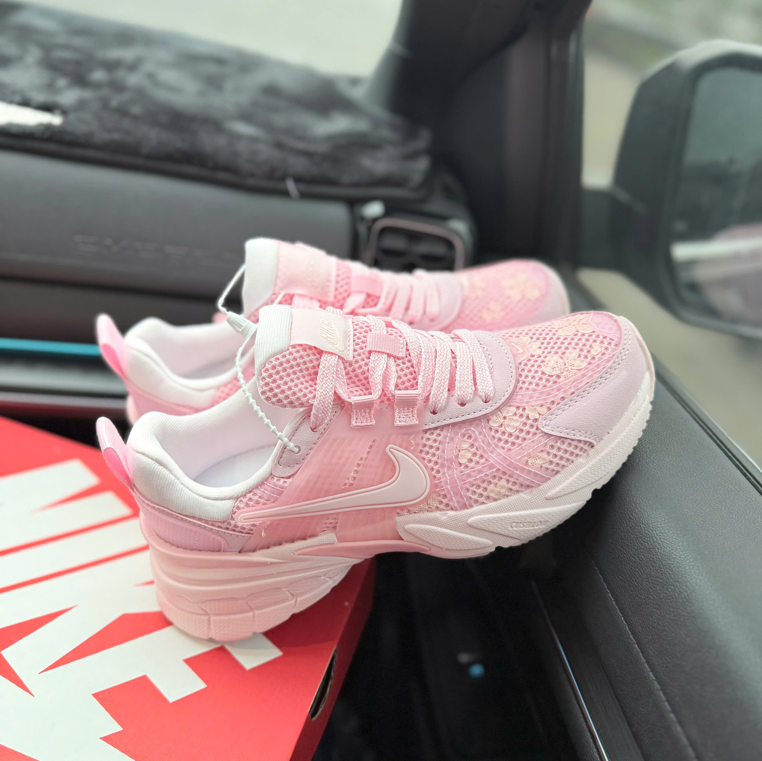 nike v2k hồng baby