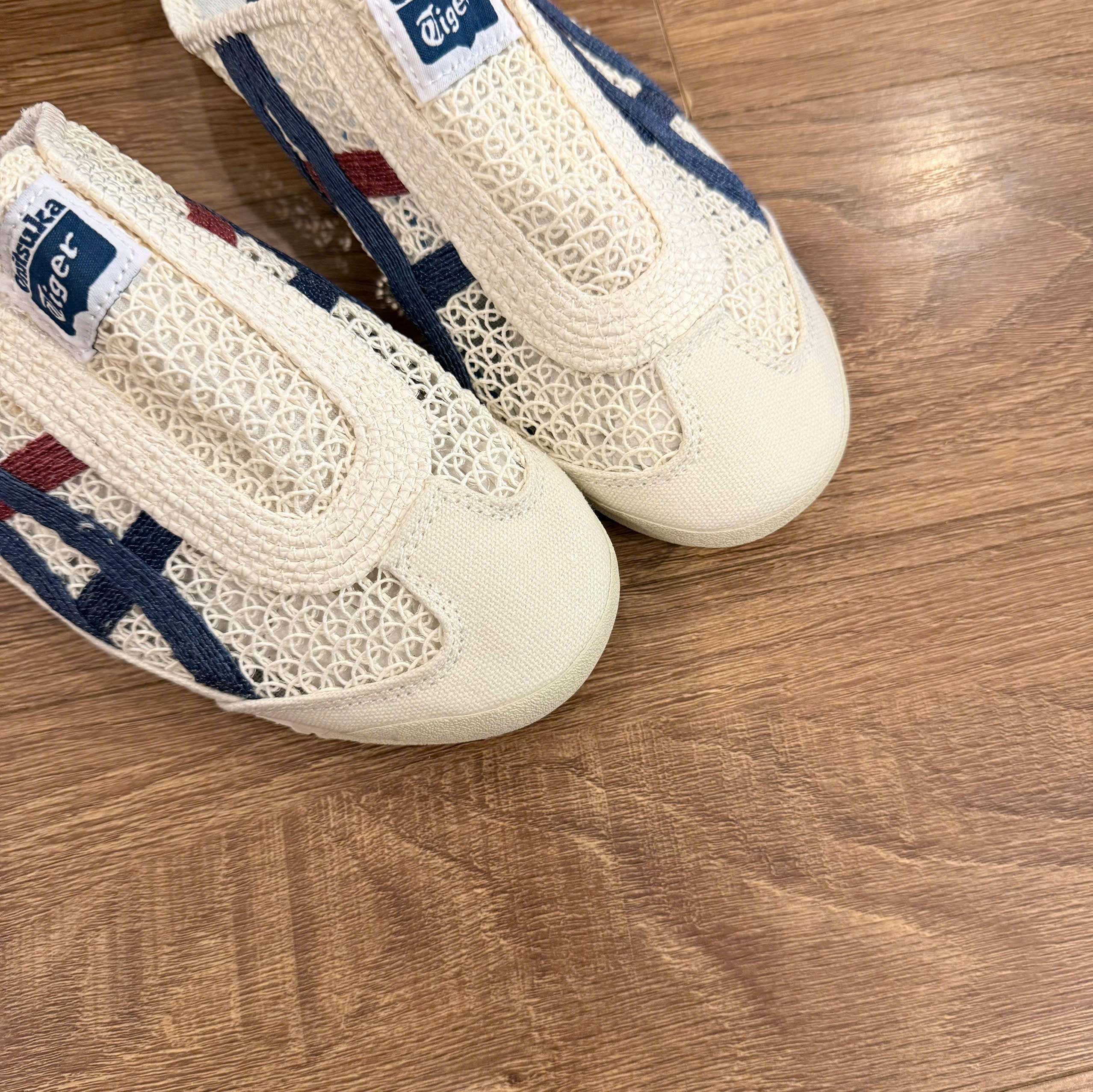 sục tiger xanh đỏ