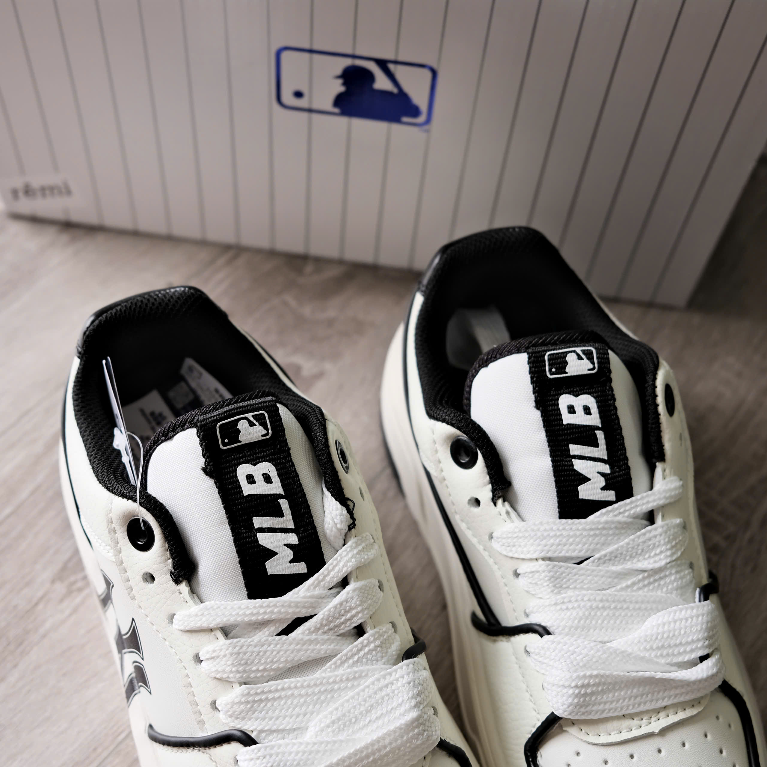 MLB LINER ĐEN