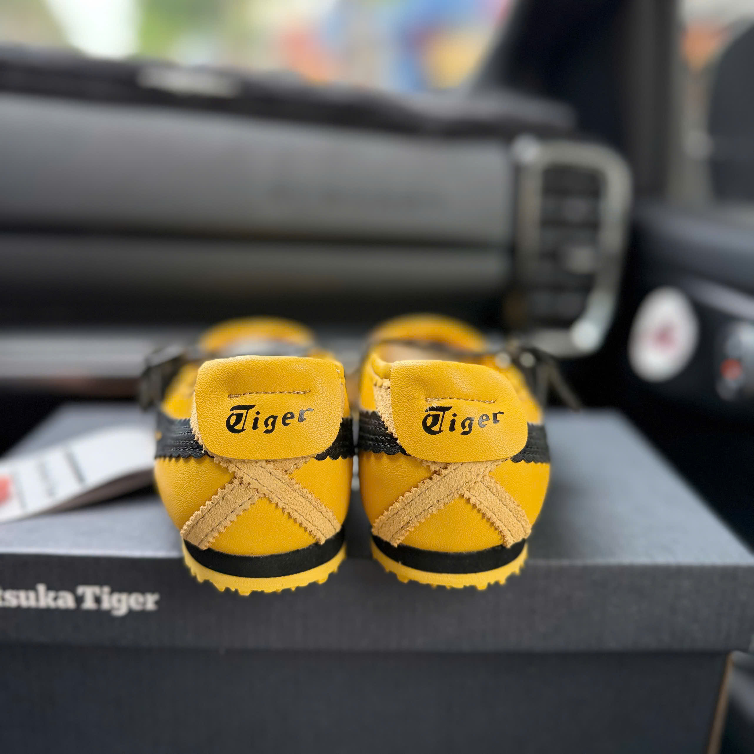 búp bê tiger vàng