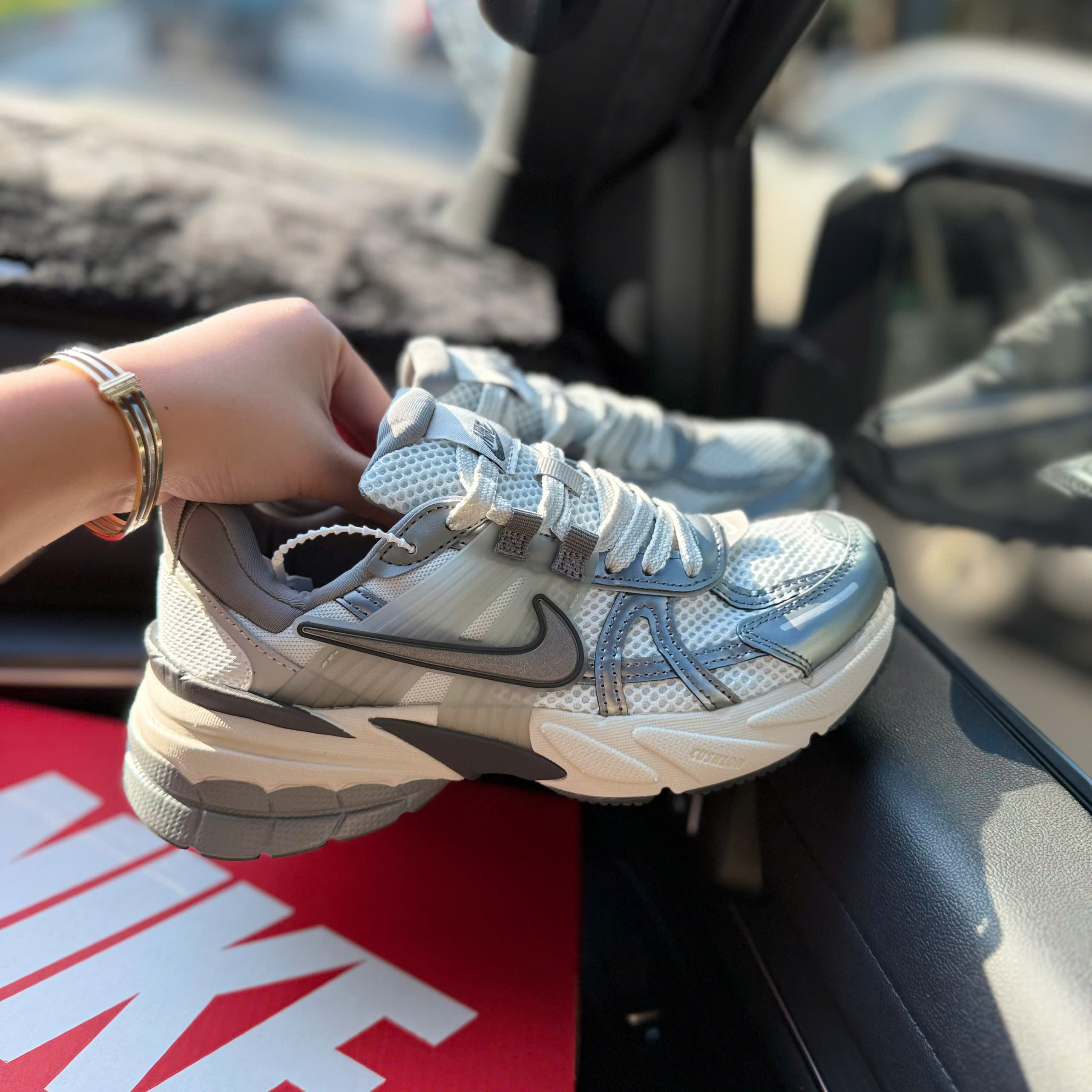 nike v2k xám đen