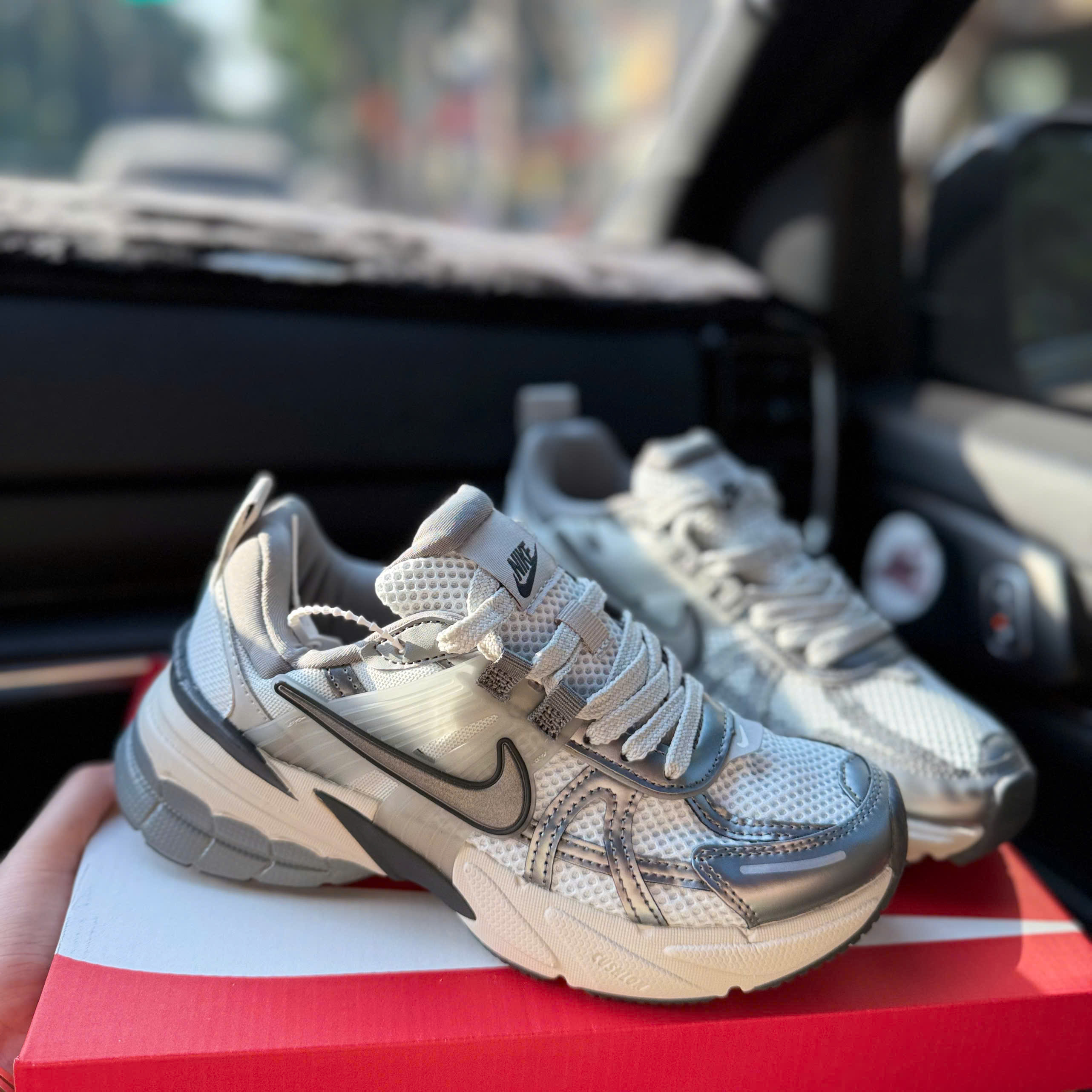 nike v2k xám đen