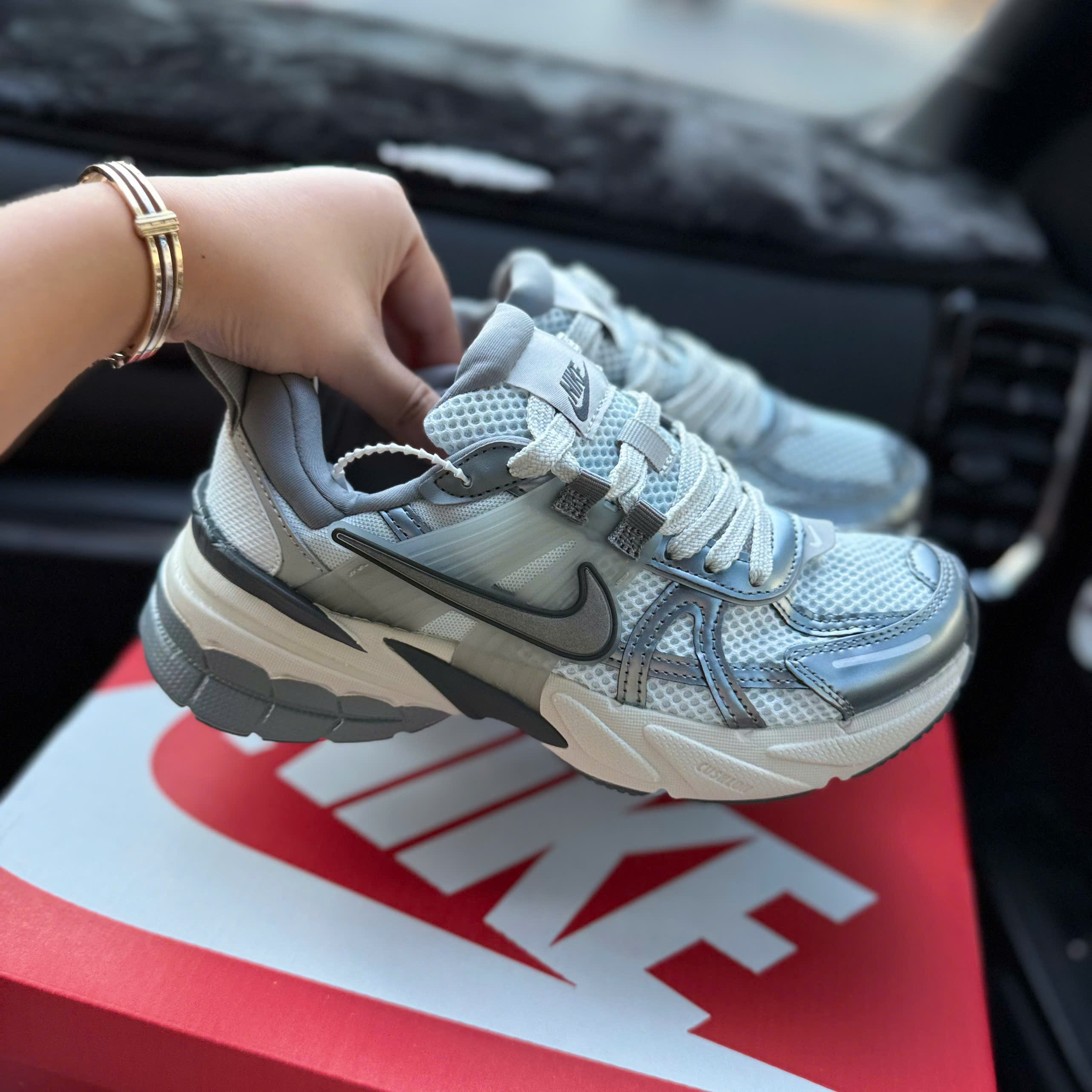nike v2k xám đen