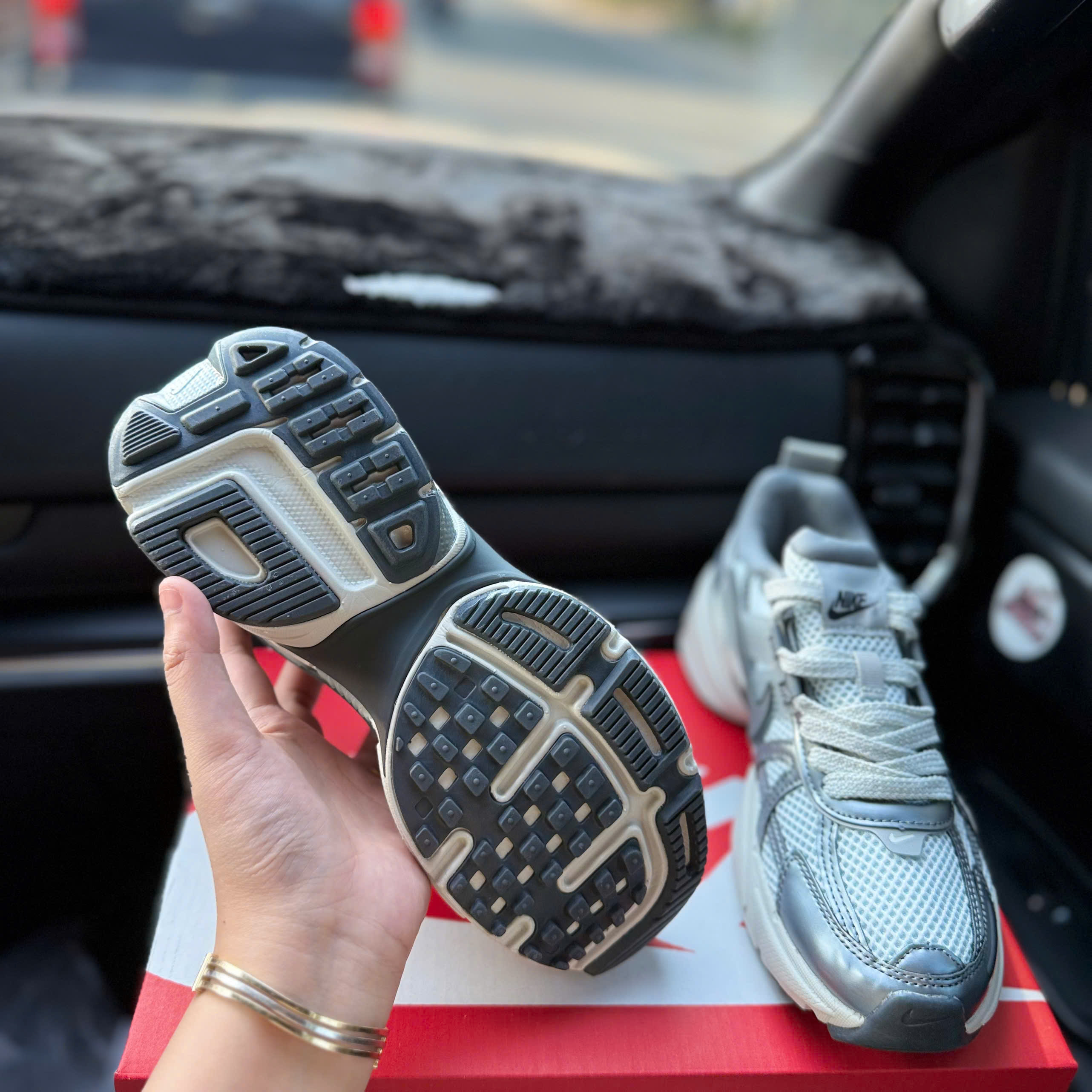 nike v2k xám đen