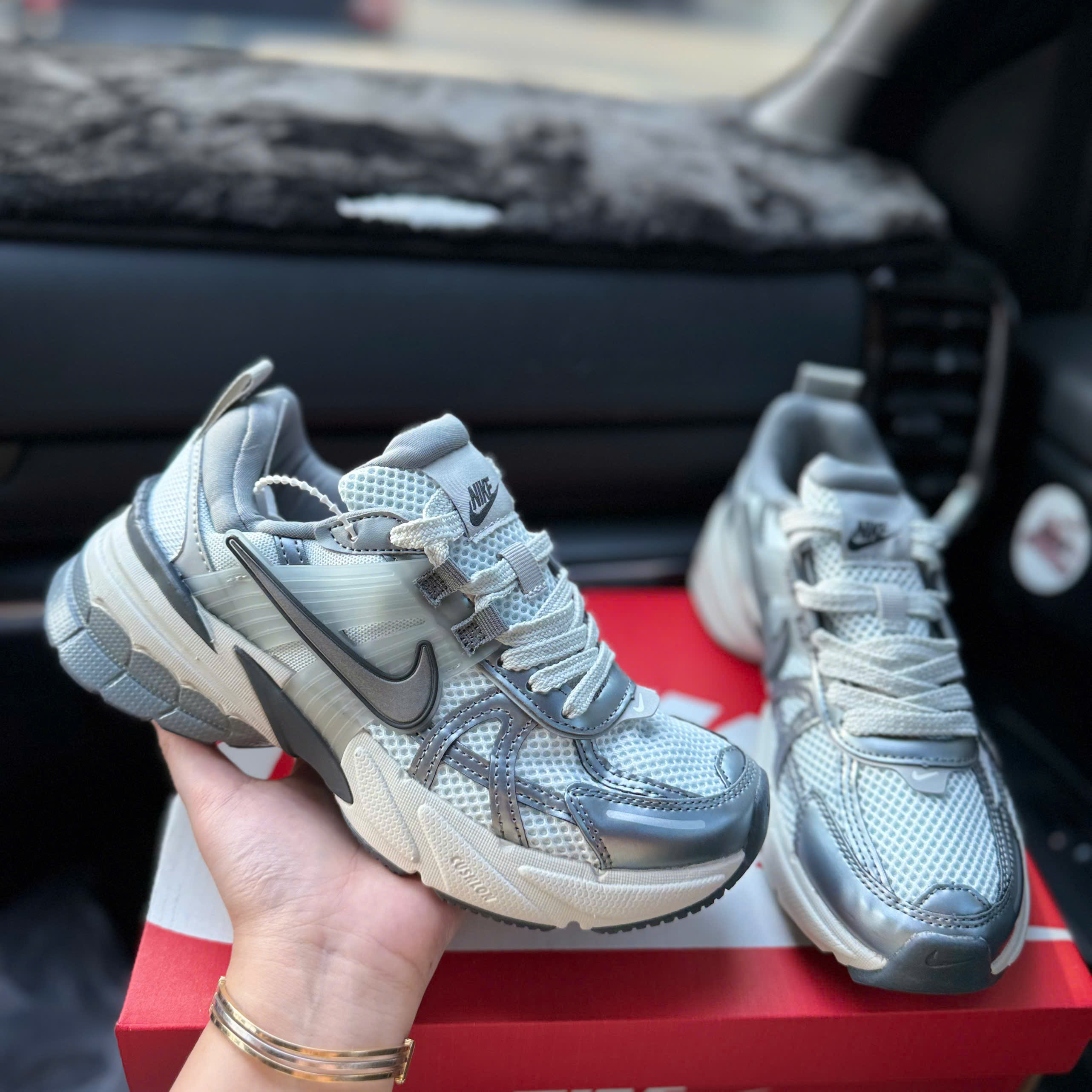 nike v2k xám đen