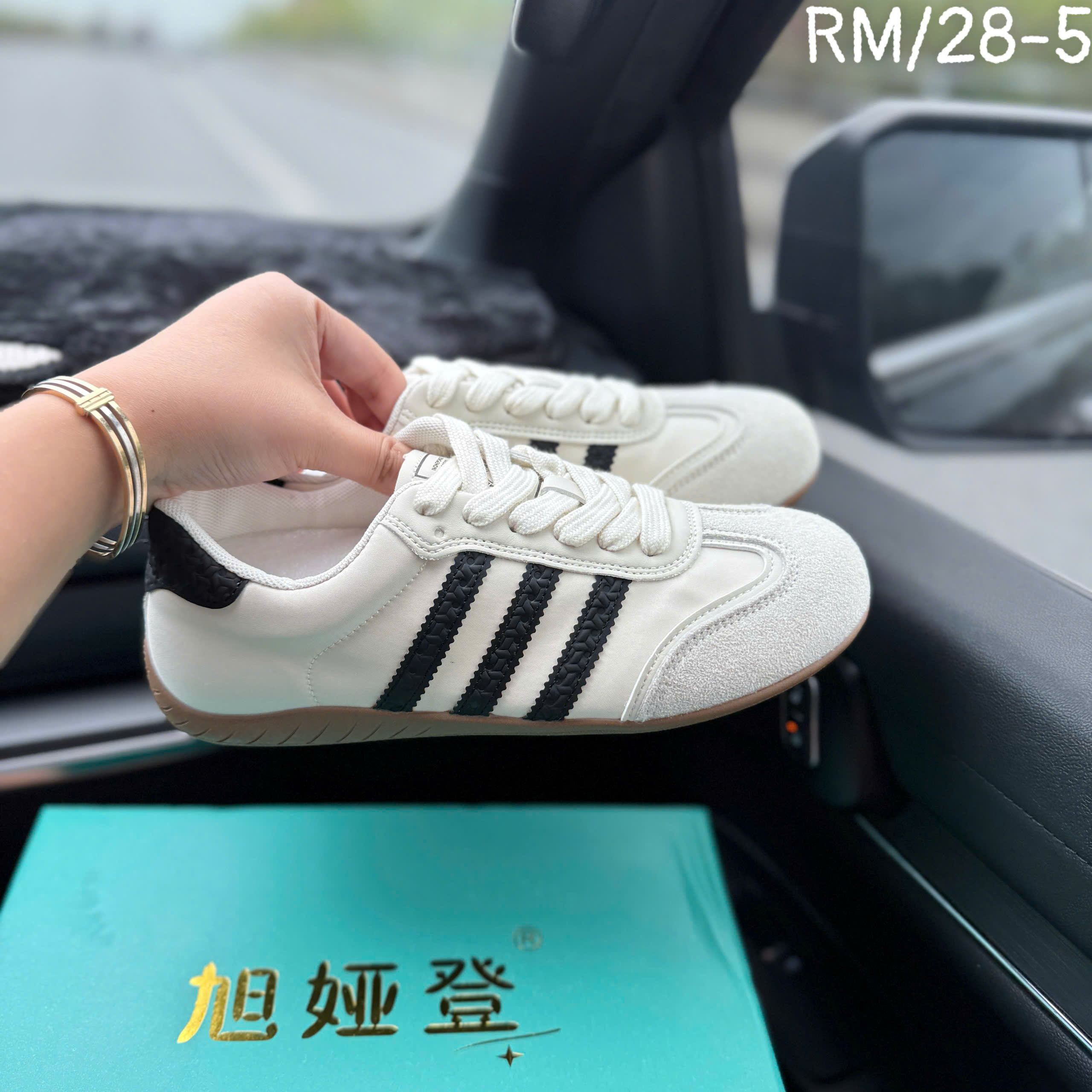 giày thể thao 3 vạch đen kem (RM/28-5)
