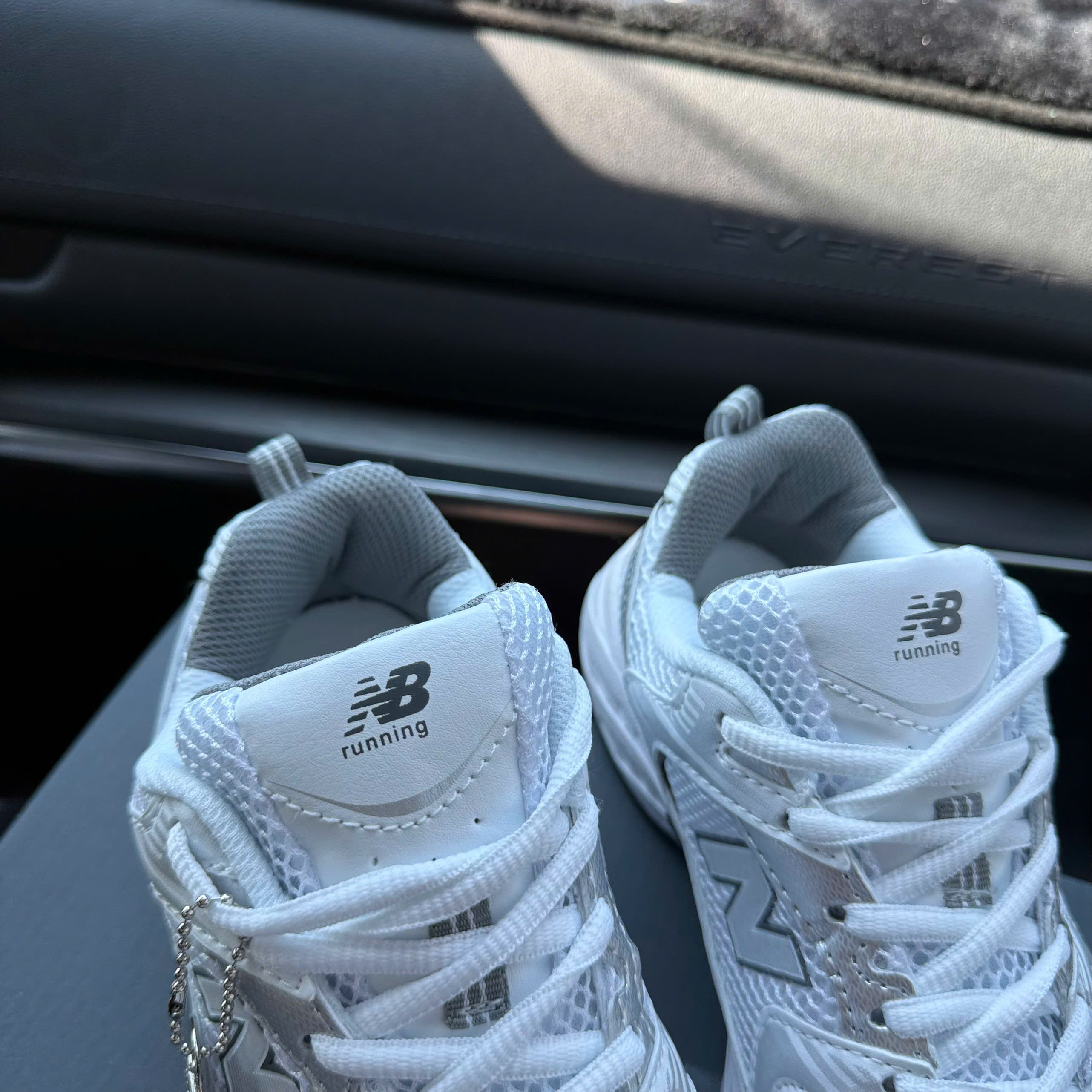 nb530 xám