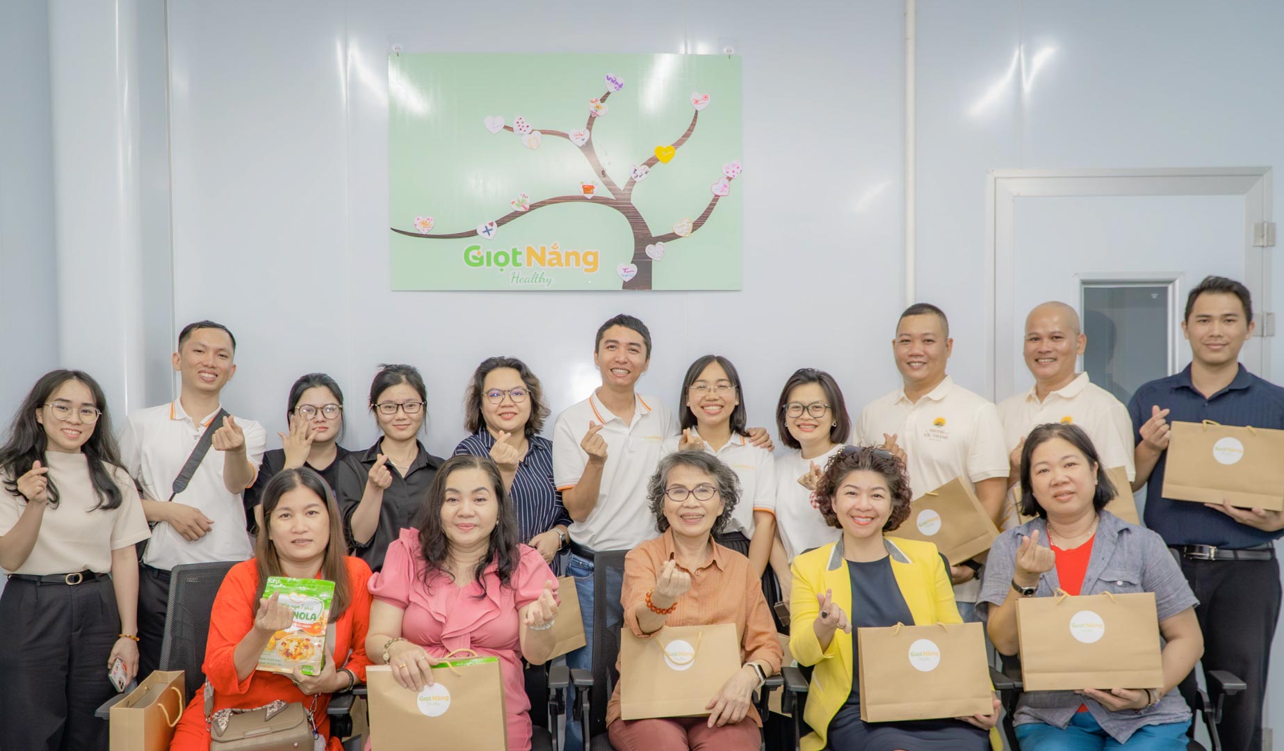 [Re-up] Giọt Nắng nuôi dưỡng một khát vọng bền bỉ