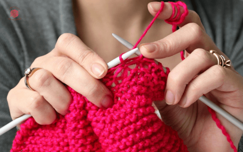 Đan len và móc len khác gì nhau?