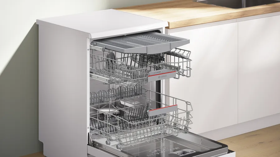Hệ thống RackMatic 3 tầng trên máy rửa chén Bosch cho phép điều chỉnh linh hoạt