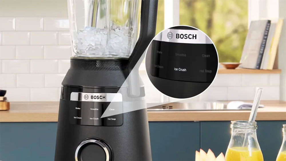 Máy Bosch MMB6652B đang xay đá viên mạnh mẽ