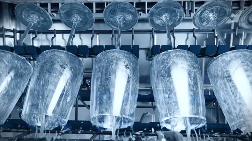 Rửa sạch đồ thủy tinh mỏng manh trong máy rửa chén mà không phải lo lắng