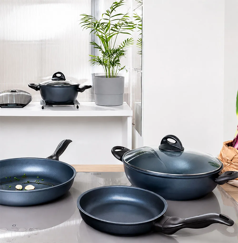 Chảo chống dính Barazzoni KERAMOS trên bếp từ hiện đại