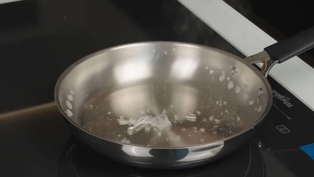 Hiện tượng giọt nước trên bề mặt chảo inox nóng