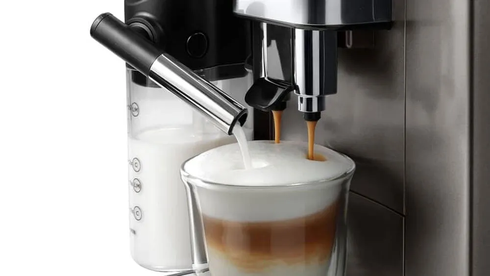 Ly cappuccino với lớp bọt sữa mịn từ công nghệ LatteCrema