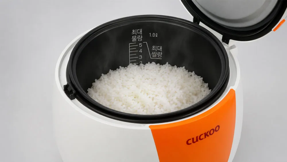 Cơm trắng dẻo thơm được nấu bằng nồi cơm điện Cuckoo CR-0661 1.08L