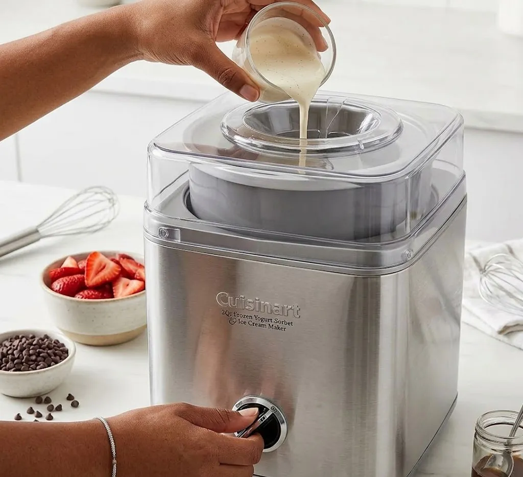 thao tác sử dụng máy làm kem Cuisinart đơn giản