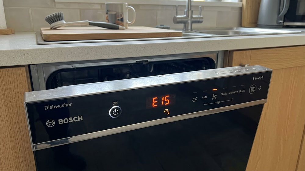 bảng điều khiển máy rửa bát Bosch hiển thị mã lỗi