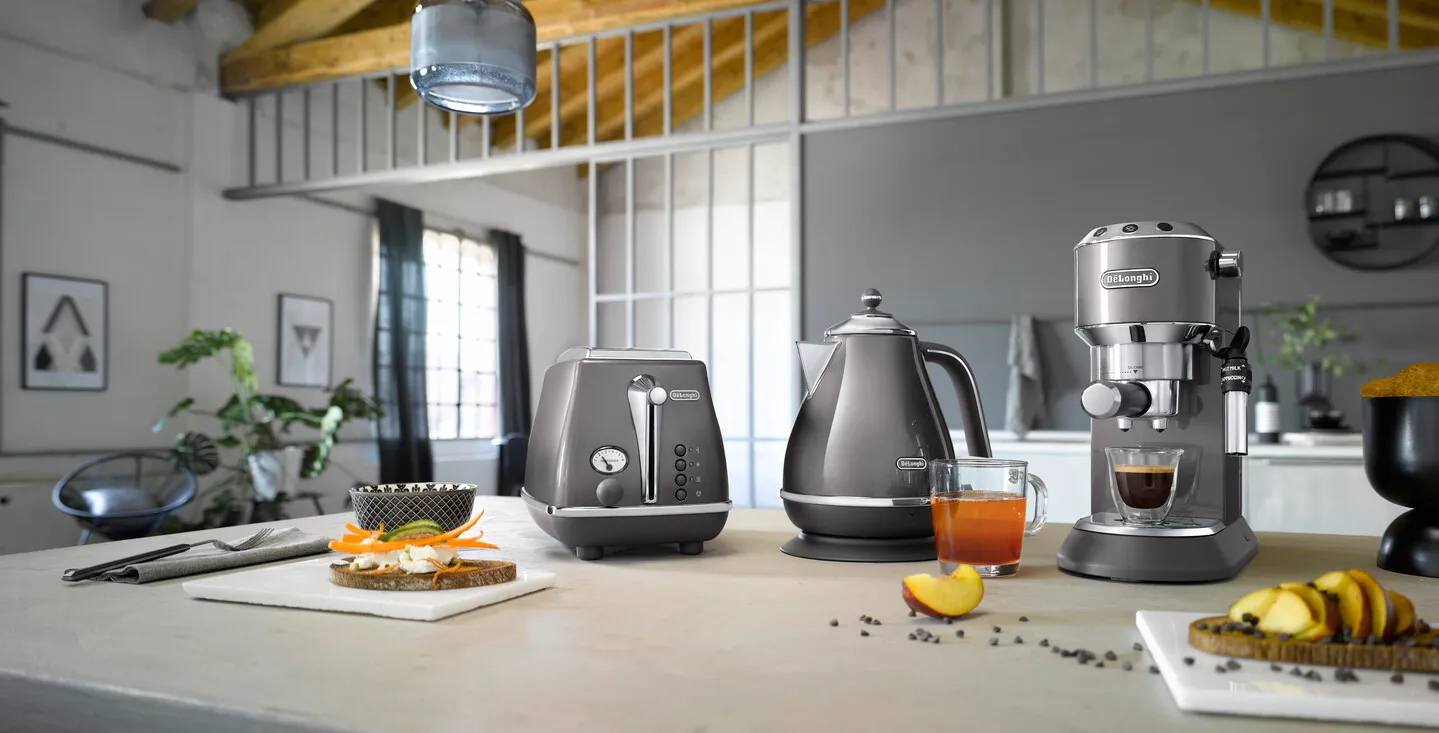 Máy nướng bánh mì De'Longhi Icona Metallics Beige CTOT2103 là mẫu máy nướng bánh mì đôi thuộc dòng Icona Metallics
