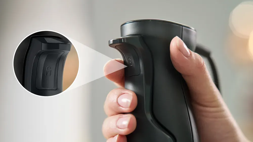 Cơ chế khóa an toàn ErgoMaster trên máy xay Bosch MSM4B624 giúp bảo vệ người dùng