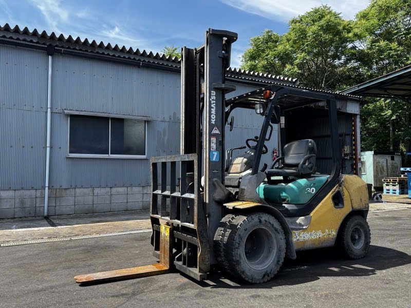 xe nâng dầu 3 tấn Komatsu FD30C-16