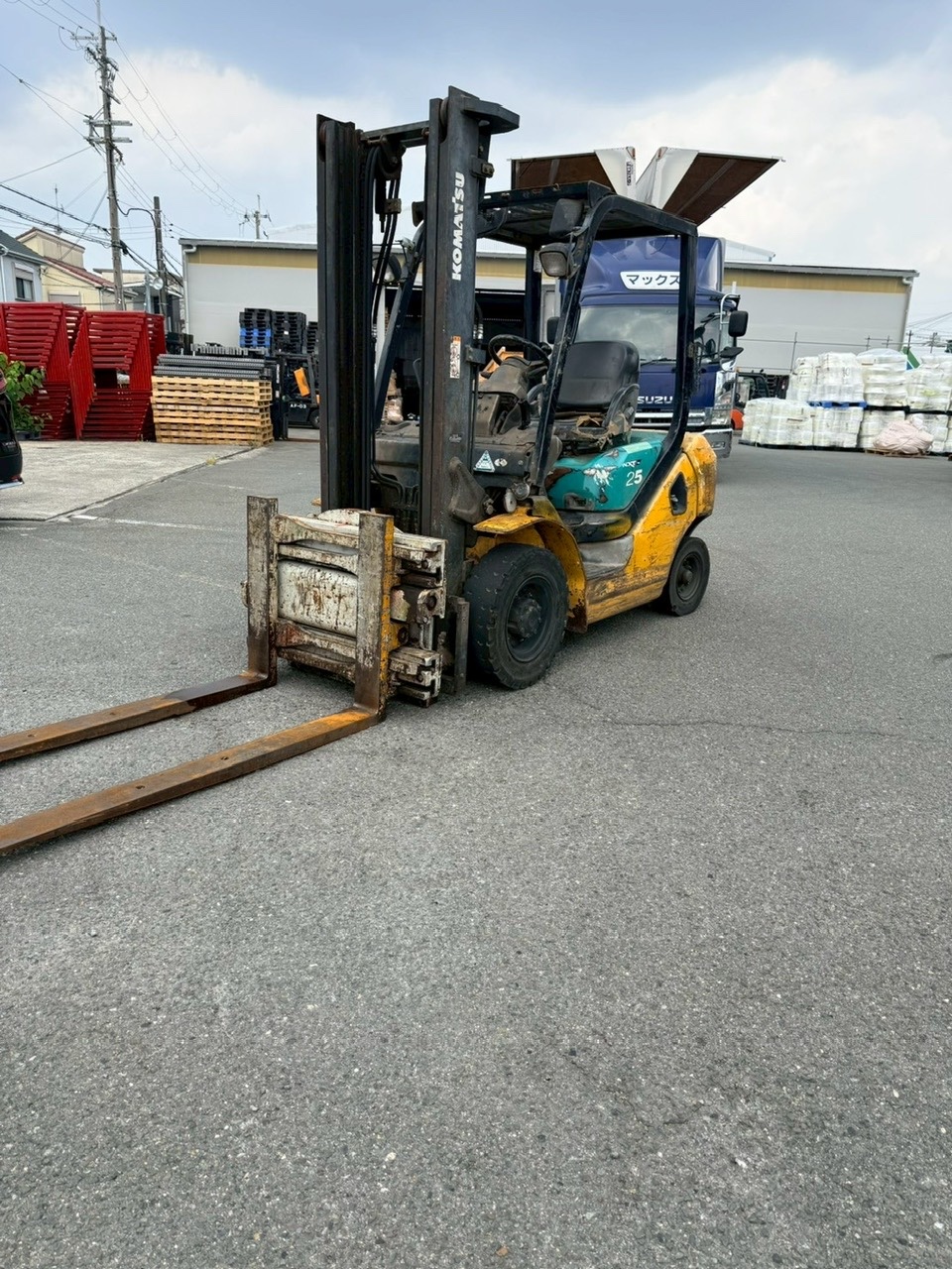 Xe nâng dầu cũ 2.5 tấn Komatsu FD25T-16 mâm xoay dịch càng giá rẻ