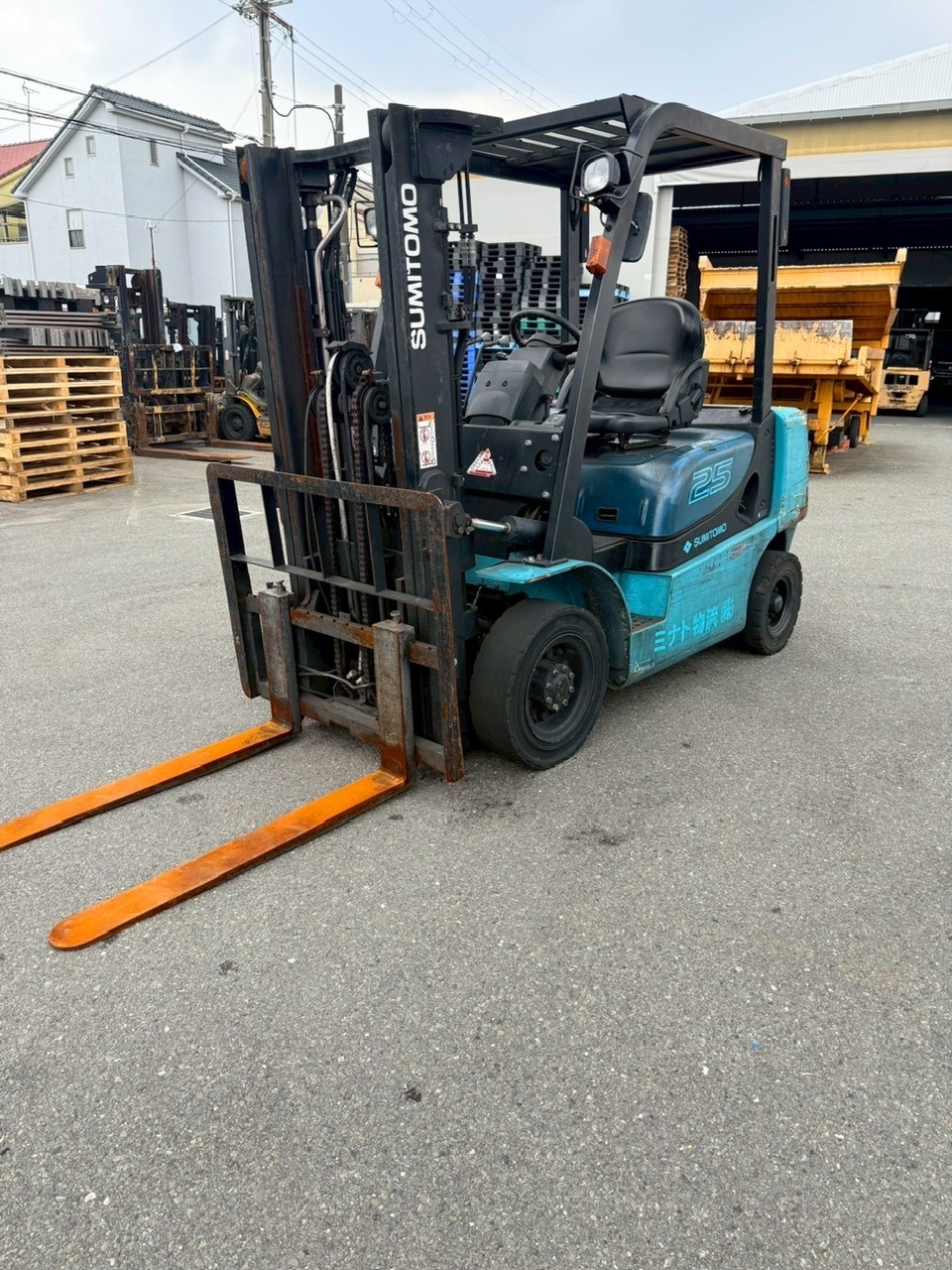 Xe nâng dầu cũ 2.5 tấn Sumitomo 11FD25PAXI98D chui container giá rẻ