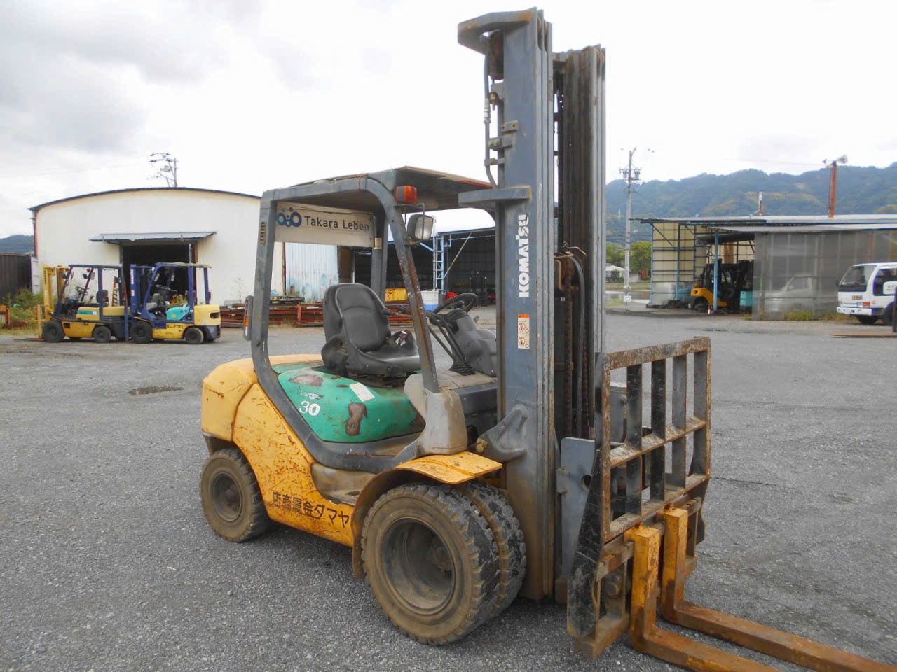 xe nâng dầu cũ 3 tấn KOMATSU FD30T-16 đời 2005 chính hãng Nhật Bản