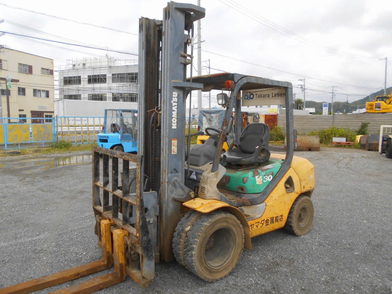 Hệ thống thủy lực gật gù hinged fork trên xe nâng dầu cũ Komatsu FD30T-16