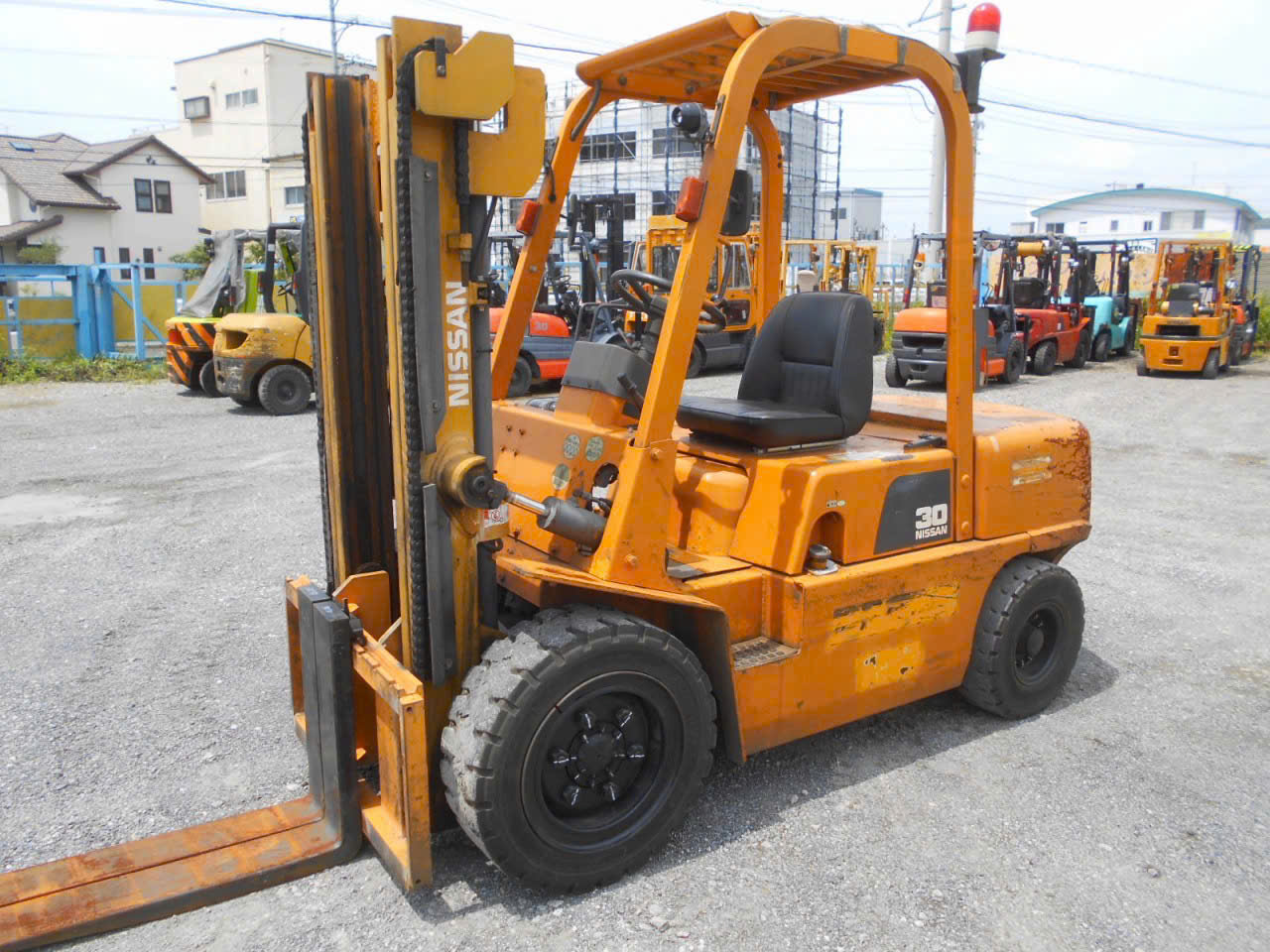 Xe nâng dầu cũ 3 tấn NISSAN FGJ02M30 số sàn bãi Nhật giá rẻ
