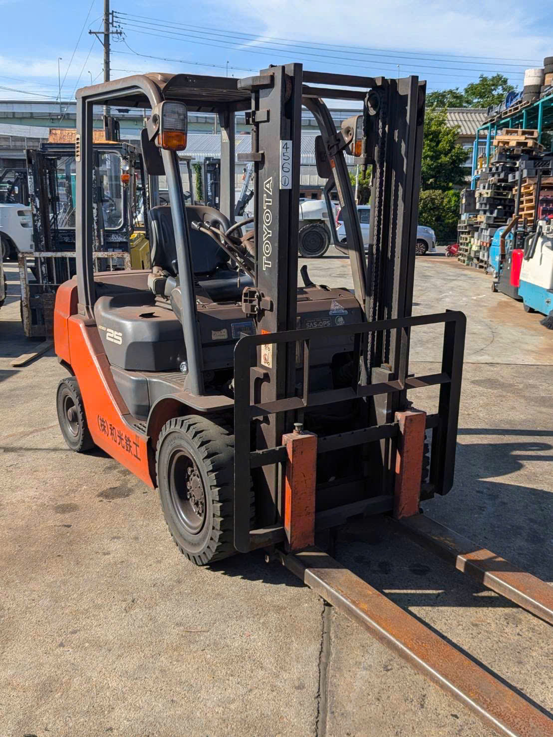 Xe nâng dầu cũ 2.5 tấn Toyota 8FD25 Nhật bãi số sàn
