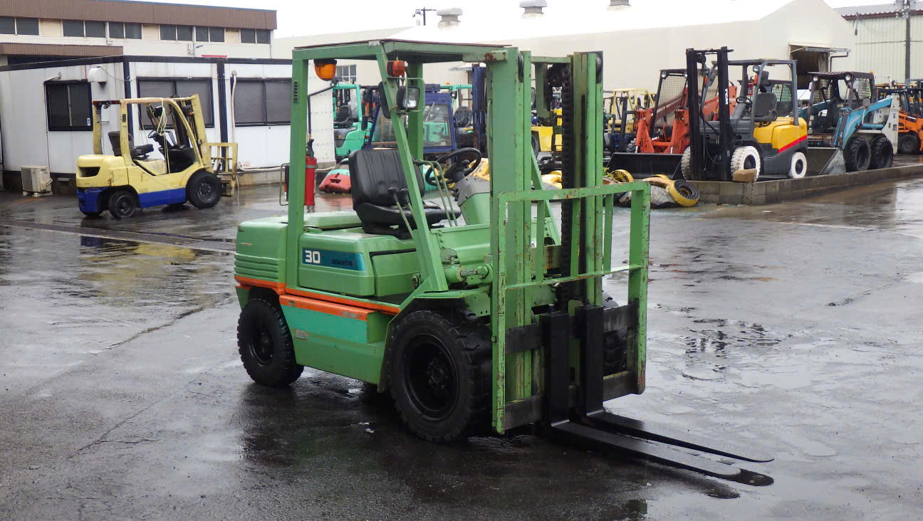 Tổng thể xe nâng dầu 3 tấn Komatsu FD30-11 số sàn nguyên bản Nhật bãi vững chãi và cứng cáp