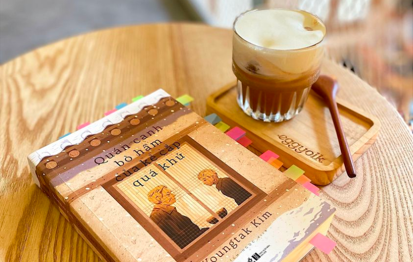 Review sách: QUÁN CANH BÒ HẦM CỦA KẺ CẮP QUÁ KHỨ – Youngtak Kim