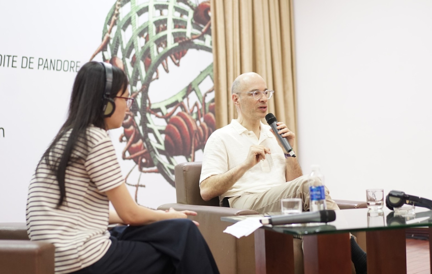 Gặp gỡ nhà văn Pháp Bernard Werber: Xã hội loài người chỉ 1/3 thật sự làm việc