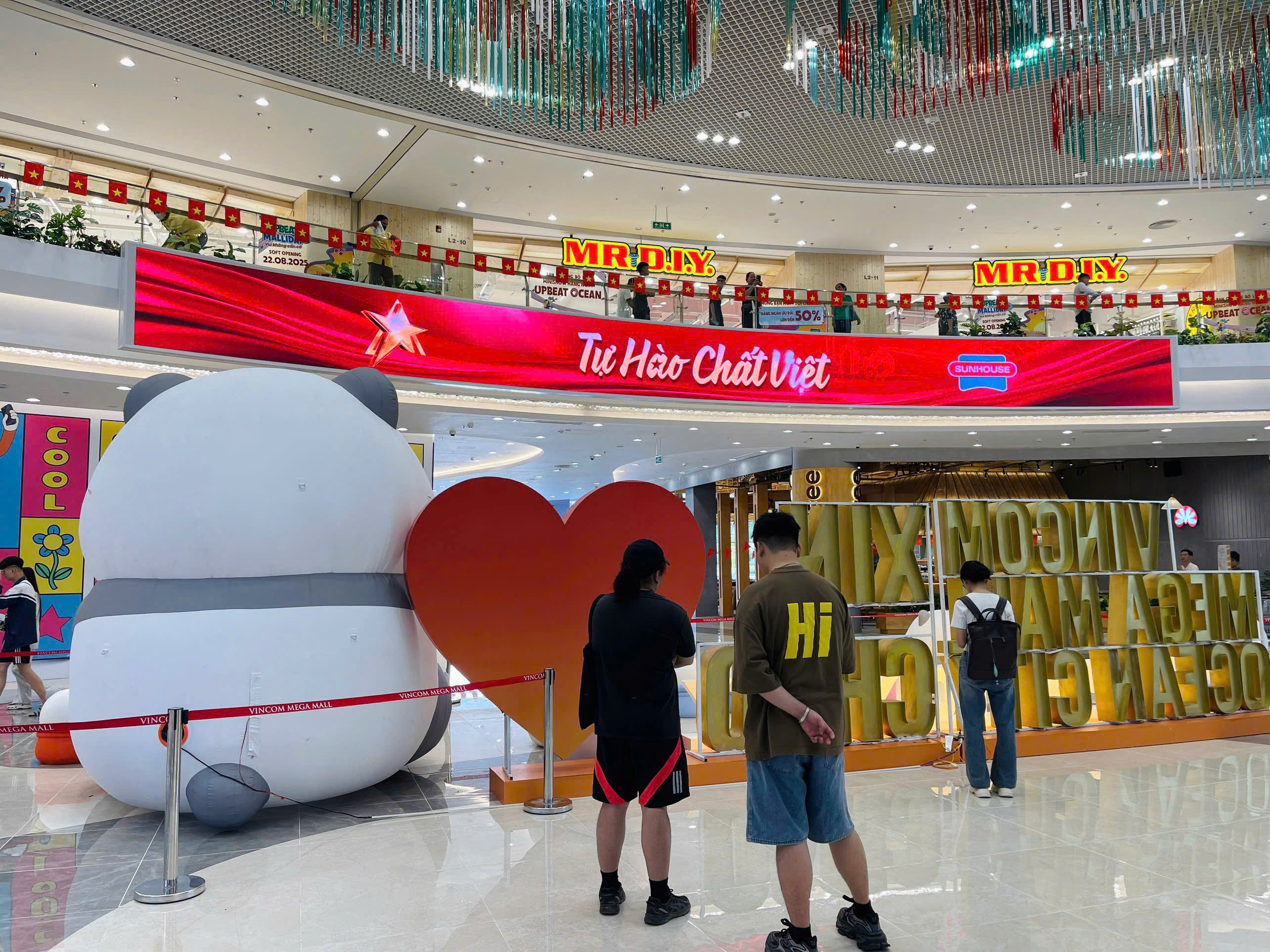 Led Cong Vincom Mega Mall Ocean City - Hưng Yên