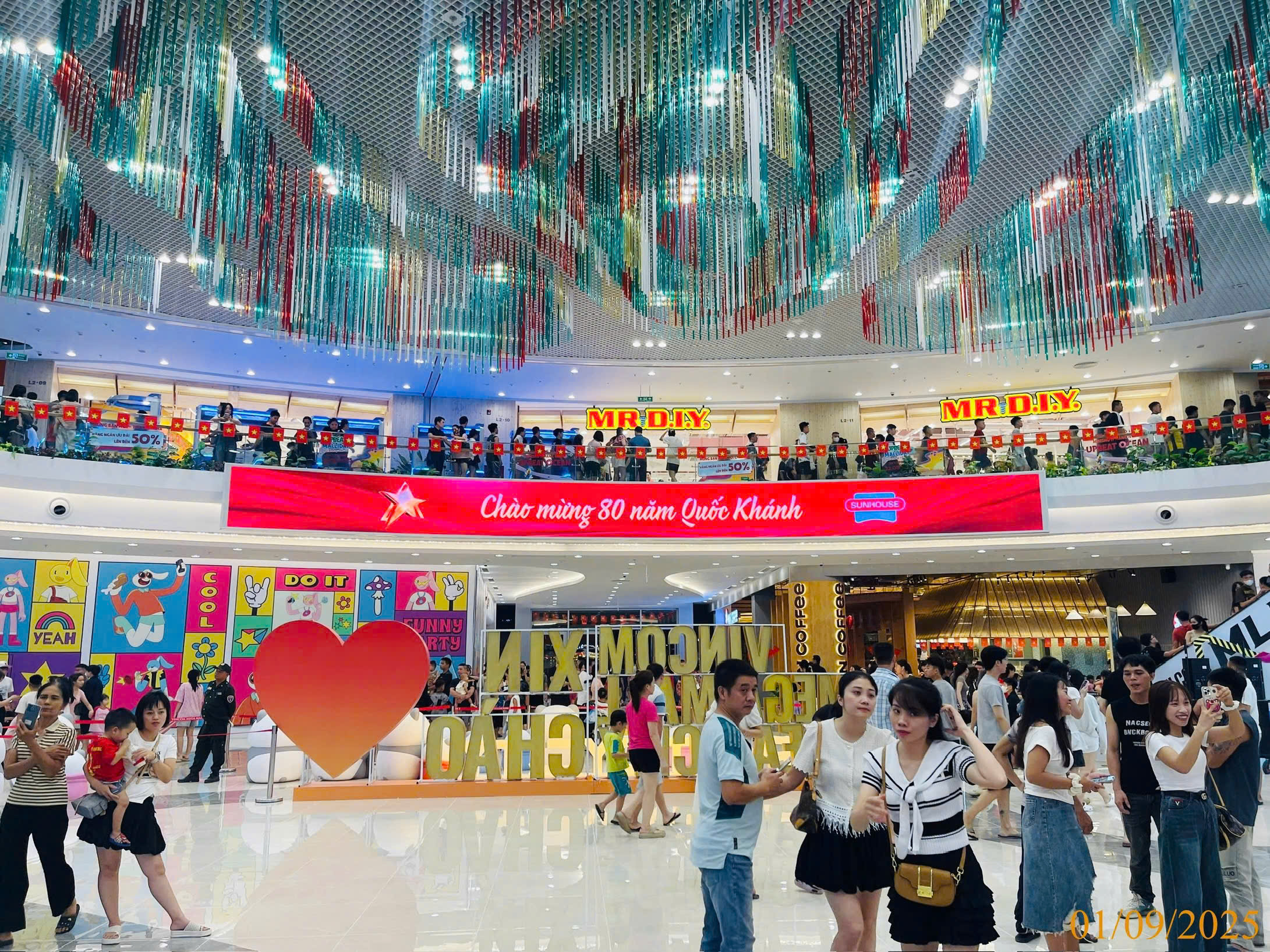 Led Cong Vincom Mega Mall Ocean City - Hưng Yên