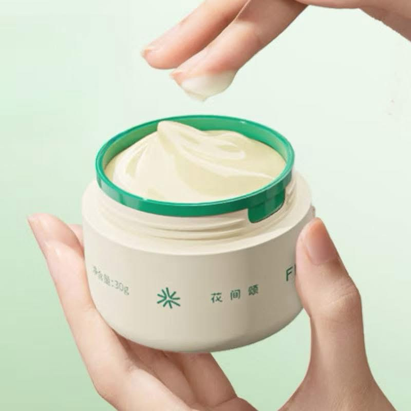 [FLOWER LURE] Kem Lót Trang Điểm Flower Lure Moisurizing Skin-fit