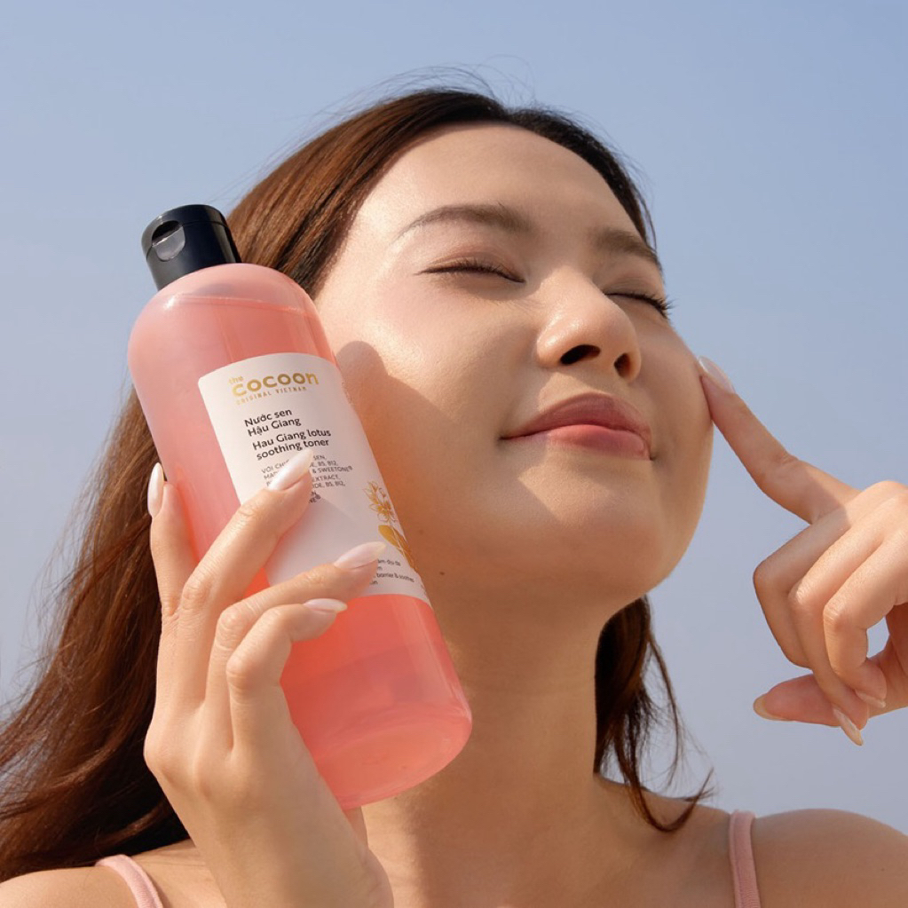 Toner Cocoon Sen Hậu Giang Làm Dịu Phục Hồi Đa Nhiệm Cho Da Rất Nhạy Cảm 310ml