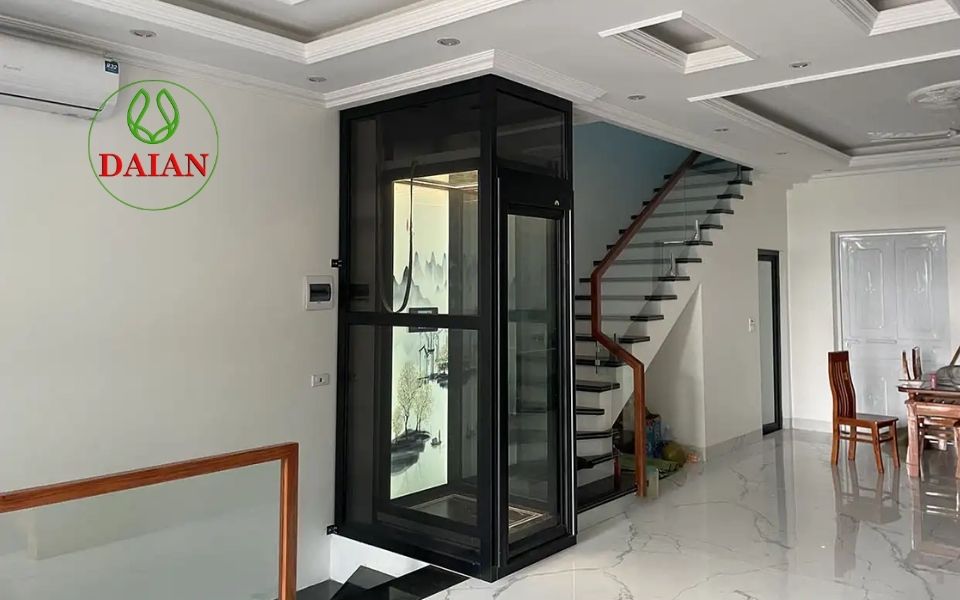 Thang máy gia đình chị Nhung