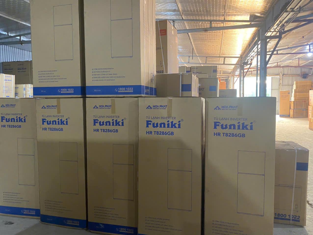 Tủ lạnh cánh kính Funiki Inverter HR T8286GB 286 lít