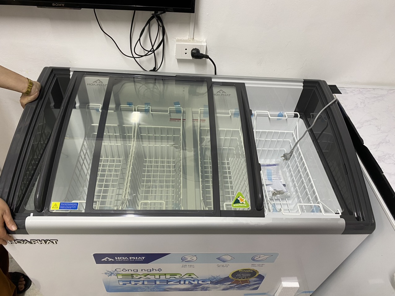 Tủ đông trưng bày Hòa Phát Inverter HSF AD8357.C1 357 lít DÀN ĐỒNG