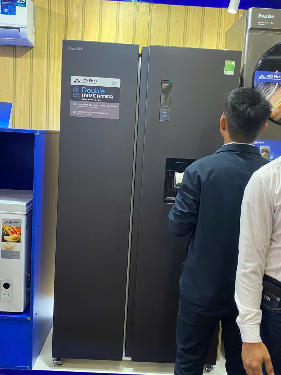 Tủ lạnh Funiki Side by Side 535 lít HR SS8535TDG - có vòi lấy nước ngoài