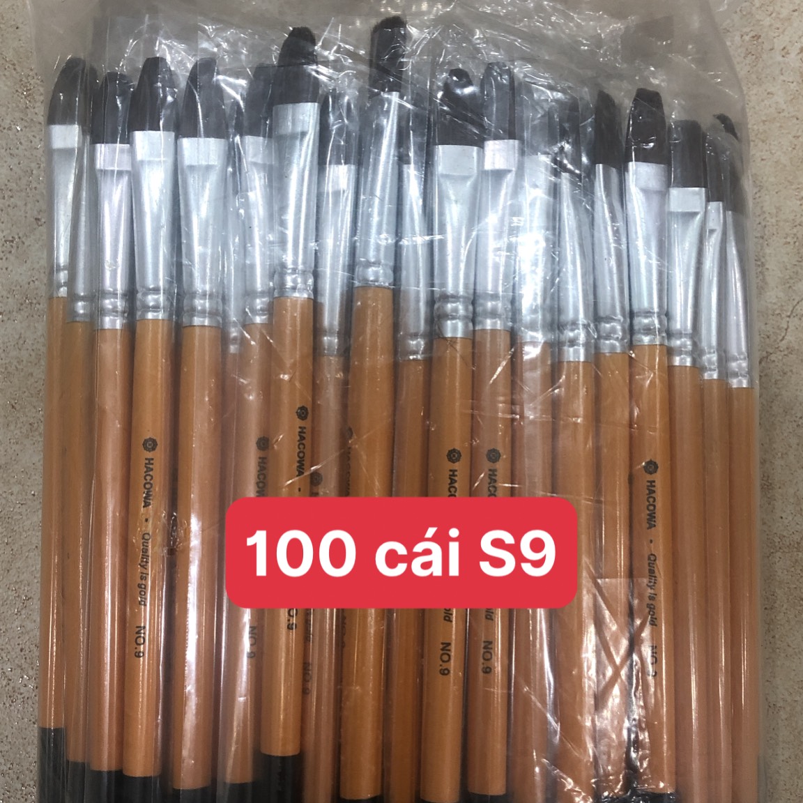 100 cái bút cán vàng đầu bằng S9