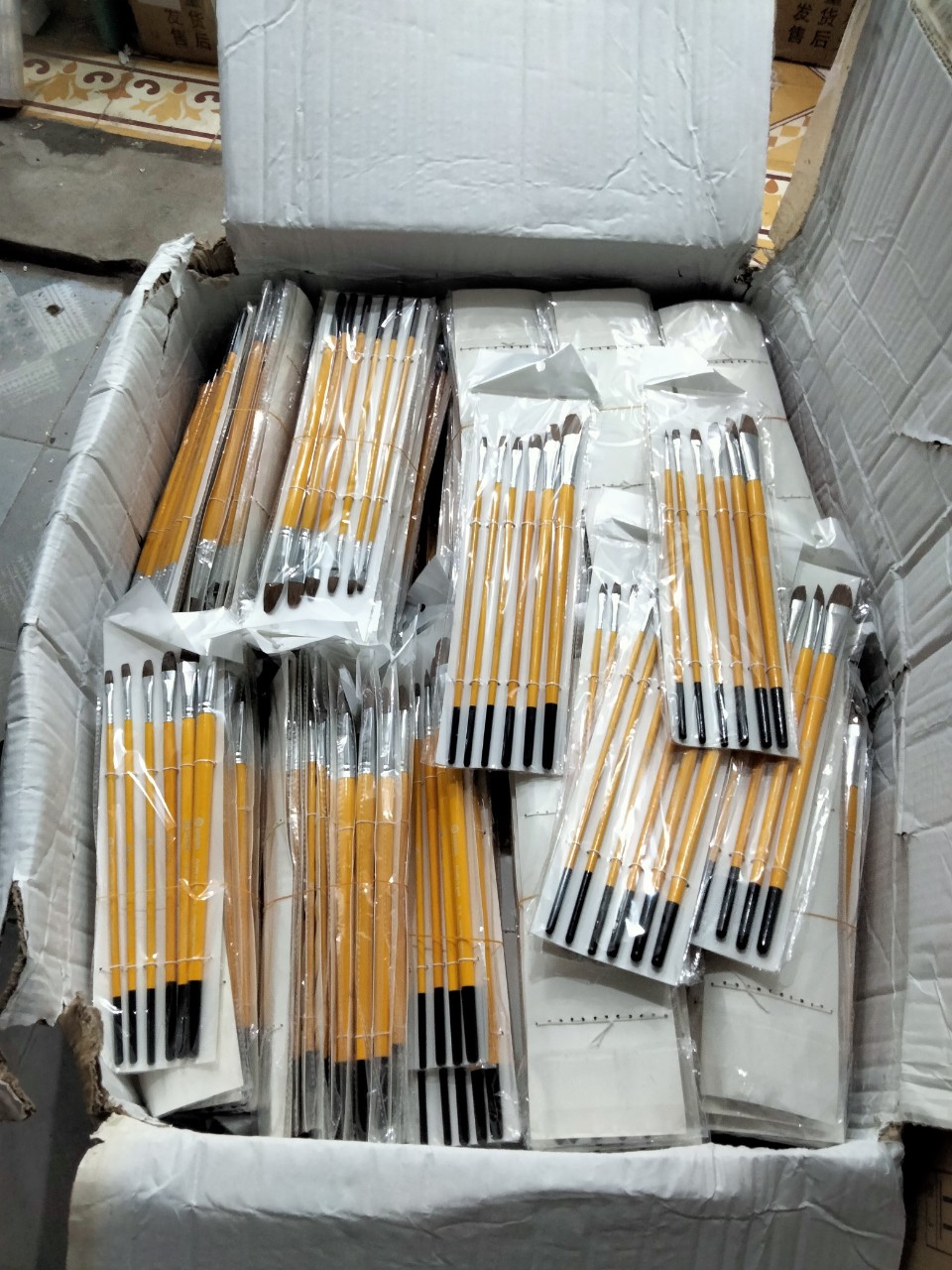 50 bộ bút lông sói đầu bằng (6 cái cán vàng/bộ)