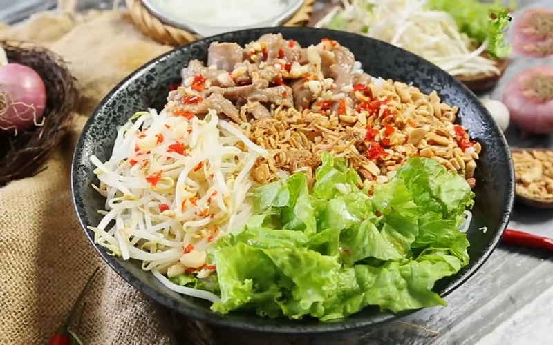 Cách làm bún bò trộn chuẩn vị Hà Nội